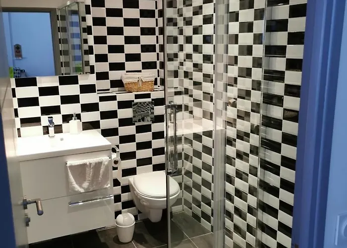 Location 2p Centre Apartment